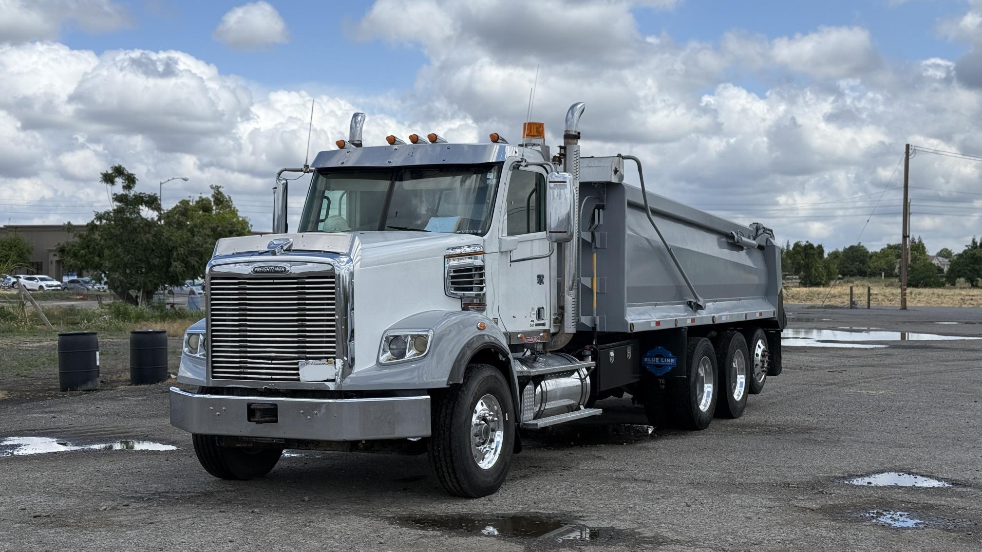 2012 FREIGHTLINER 122SD Super Tag - Image 3